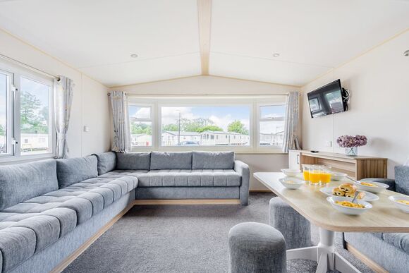 Silver Caravan with decking - St. Margaret&rsquo;s Bay, St. Margaret&rsquo;s-at-Cliffe