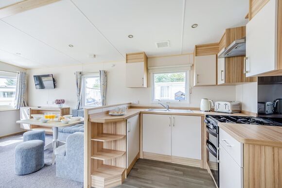 Silver Caravan with decking - St. Margaret&rsquo;s Bay, St. Margaret&rsquo;s-at-Cliffe