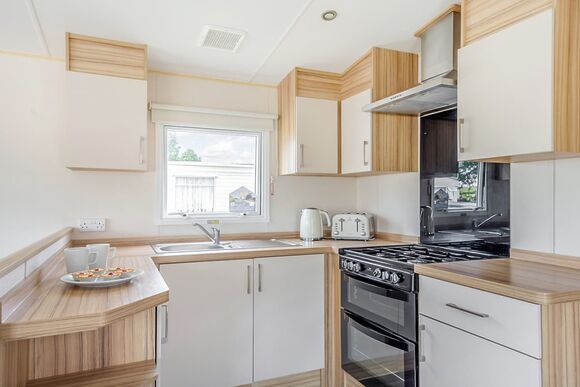 Silver Caravan with decking - St. Margaret&rsquo;s Bay, St. Margaret&rsquo;s-at-Cliffe