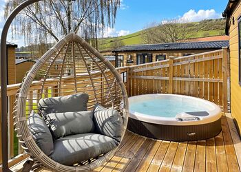 Signature 4 VIP Hot Tub  - Primley Meadow, Paignton