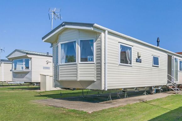 Bronze 2 Bedroom Caravan, Sleeps 6 P, Bronze 2 Bedroom Caravan, Sleeps 6 - Naze Marine, Walton-on-the-Naze 