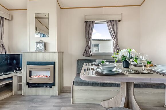 Bronze 3 Bedroom Caravan, Sleeps 8 - Naze Marine, Walton-on-the-Naze 