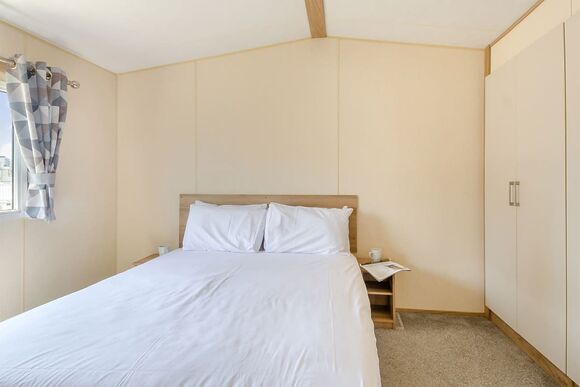 Gold 2 Bedroom Caravan, Sleeps 6 P, Gold 2 Bedroom Caravan, Sleeps 6 - Naze Marine, Walton-on-the-Naze 