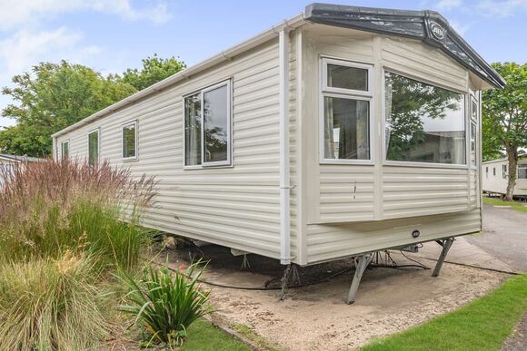 Gold Caravan with decking P, Gold Caravan with decking - Naze Marine, Walton-on-the-Naze 