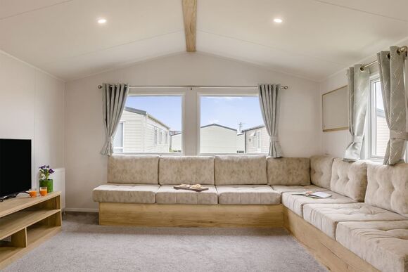 Silver Caravan with parking 6 - Naze Marine, Walton-on-the-Naze 