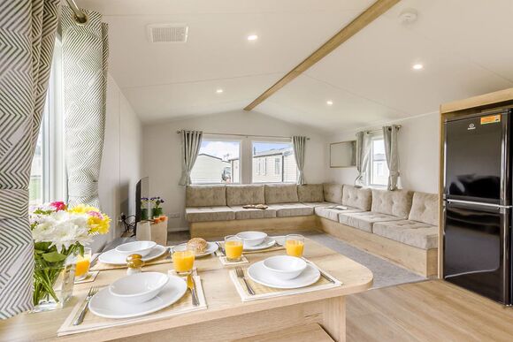 Silver Caravan with parking 6 - Naze Marine, Walton-on-the-Naze 