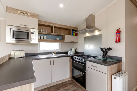 Silver Caravan with decking P, Silver Caravan with decking - Naze Marine, Walton-on-the-Naze 