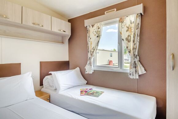 Gold Accessible with parking P, Gold Accessible with parking - Naze Marine, Walton-on-the-Naze 