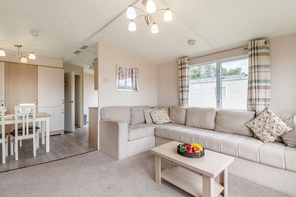 Gold 2 Bedroom Caravan, Sleeps 6. With decking. - Naze Marine, Walton-on-the-Naze 