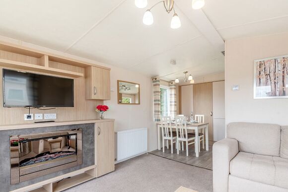 Gold 2 Bedroom Caravan, Sleeps 6. With decking. - Naze Marine, Walton-on-the-Naze 