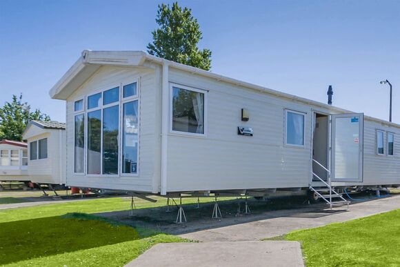 Silver Premium 3 Bedroom Caravan, Sleeps 8, Silver Premium 3 Caravan slps 8, decking - Naze Marine, Walton-on-the-Naze 