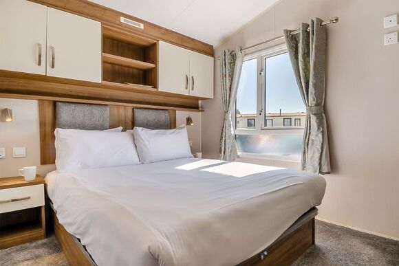Silver Premium 3 Bedroom Caravan, Sleeps 8, Silver Premium 3 Caravan slps 8, decking - Naze Marine, Walton-on-the-Naze 