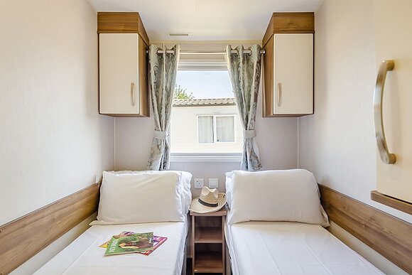 Silver Premium 3 Caravan slps 8, decking P, Silver Premium 3 Caravan slps 8, decking, Silver Premium 3 Bedroom Caravan, Sleeps 8 - Naze Marine, Walton-on-the-Naze 