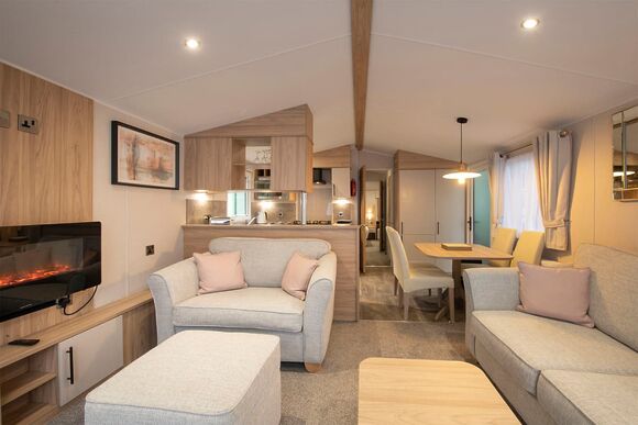 Gold Premium 3 Caravan slps 8 decking, Gold Premium Caravan with parking & decking - Naze Marine, Walton-on-the-Naze 