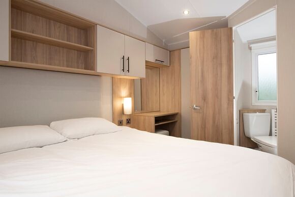 Gold Premium 3 Caravan slps 8 decking, Gold Premium Caravan with parking & decking - Naze Marine, Walton-on-the-Naze 