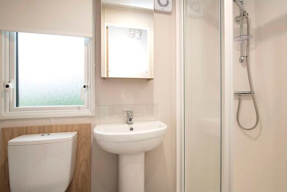 Gold Premium Caravan with parking & decking, Gold Premium 3 Caravan slps 8 decking - Naze Marine, Walton-on-the-Naze 