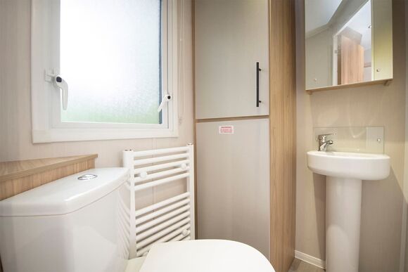 Gold Premium 3 Caravan slps 8 decking, Gold Premium Caravan with parking & decking - Naze Marine, Walton-on-the-Naze 
