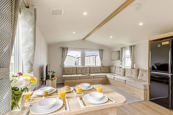 Silver 2 Bedroom Caravan, Sleeps 6 - Naze Marine, Walton-on-the-Naze 