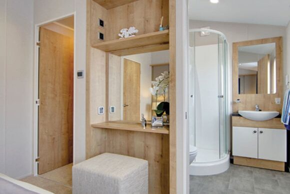 Billingham 2 Bed Lodge - Nodes Point, Ryde, Nr Bembridge