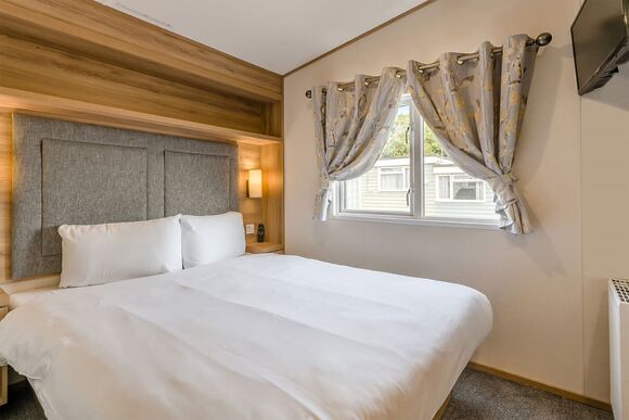 Gold Caravan with decking - Nodes Point, Ryde, Nr Bembridge