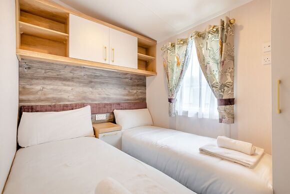 Gold Premium Caravan, parking, ensuite, deck, SV 6 P, Gold Premium Caravan, parking, ensuite, deck, SV 6 - Nodes Point, Ryde, Nr Bembridge