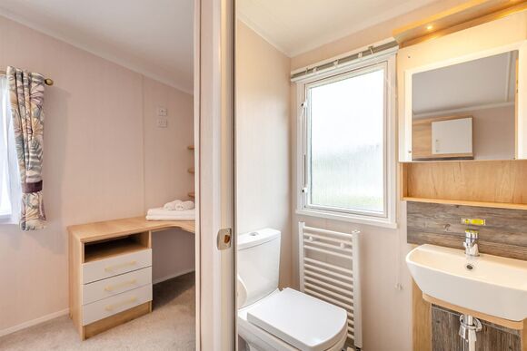 Gold Premium Caravan, parking, ensuite, deck, SV 6, Gold Premium Caravan, parking, ensuite, deck, SV 6 P - Nodes Point, Ryde, Nr Bembridge