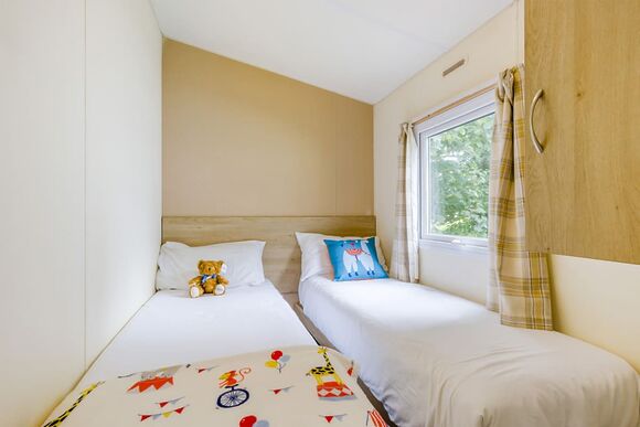 Silver 2 Bedroom Caravan, Sleeps 6 - Nodes Point, Ryde, Nr Bembridge