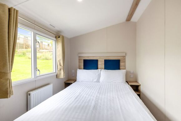 Silver Caravan with decking - Nodes Point, Ryde, Nr Bembridge