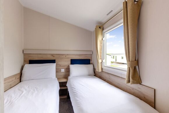 Silver Caravan with decking P, Silver Caravan with decking - Nodes Point, Ryde, Nr Bembridge
