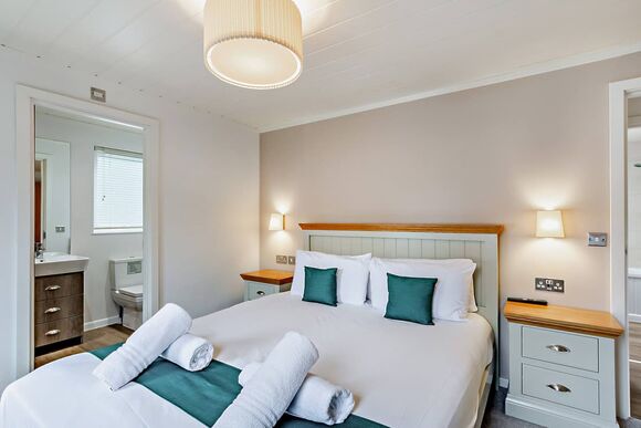 Deluxe Lodge, parking, ensuite, decking & SV 4, Deluxe Lodge, parking, ensuite, decking & SV 4 P - Nodes Point, Ryde, Nr Bembridge