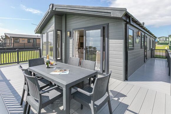 Deluxe Lodge, parking, ensuite, decking, SV & HT - Nodes Point, Ryde, Nr Bembridge
