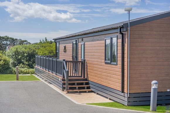 Prestige Lodge, parking, ensuite, decking & SV 4 - Nodes Point, Ryde, Nr Bembridge