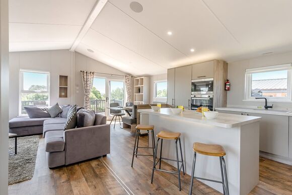 Prestige Lodge, parking, ensuite, decking & SV 4 - Nodes Point, Ryde, Nr Bembridge