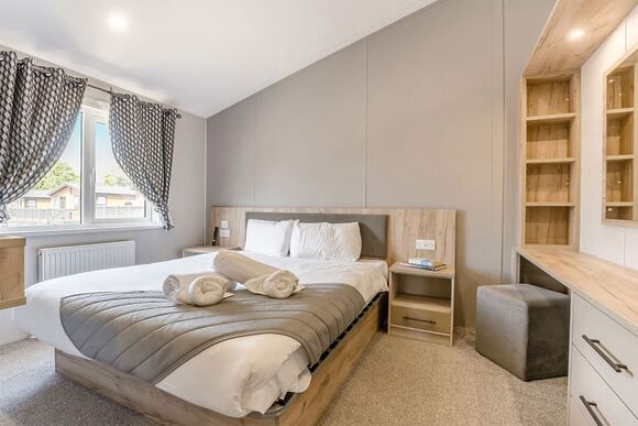 Prestige Lodge, parking, ensuite, decking & SV 4 - Nodes Point, Ryde, Nr Bembridge