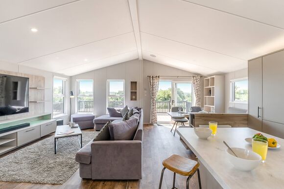 Prestige Lodge, parking, ensuite, decking & SV 4, Prestige Lodge, parking, ensuite, decking & SV 4 P - Nodes Point, Ryde, Nr Bembridge