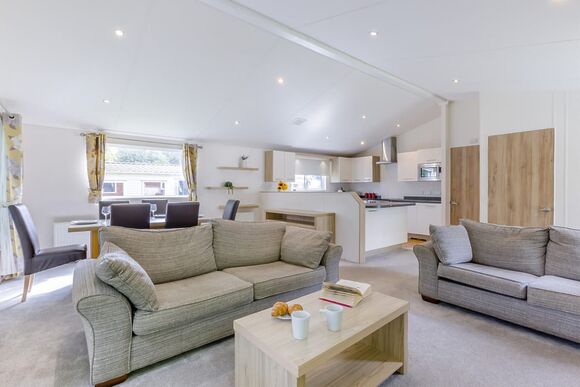 Prestige Lodge, parking, ensuite, decking & SV 6 - Nodes Point, Ryde, Nr Bembridge