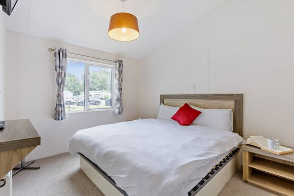 Prestige Lodge, parking, ensuite, decking & SV - Nodes Point, Ryde, Nr Bembridge