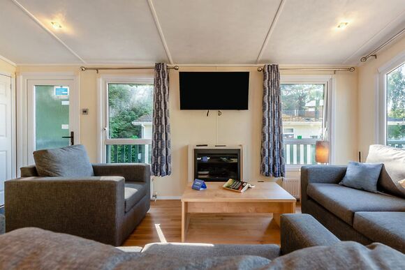 Superior Lodge with ensuite & decking - Nodes Point, Ryde, Nr Bembridge