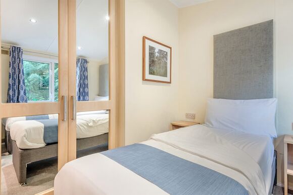 Superior Lodge with ensuite & decking - Nodes Point, Ryde, Nr Bembridge