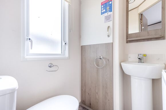 Gold 2 Bedroom Caravan, Sleeps 6. With dedicated parking and decking. - Nodes Point, Ryde, Nr Bembridge