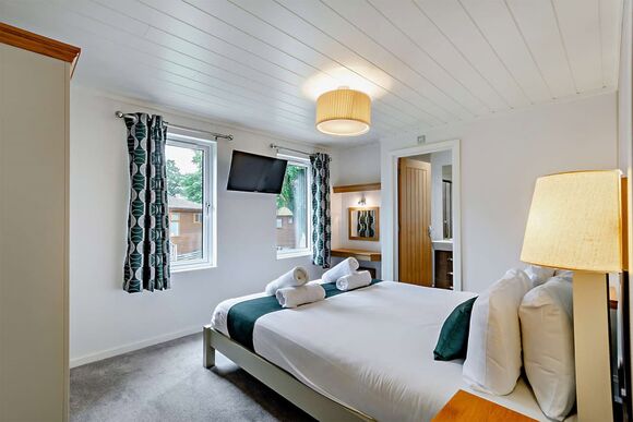 Deluxe Lodge with parking, decking & sea view - Ocean Edge, Morecambe Bay