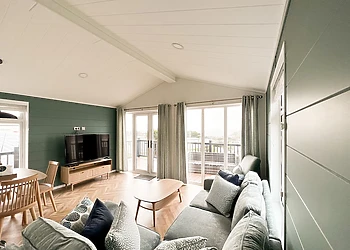 Superior Lodge Hot Tub 