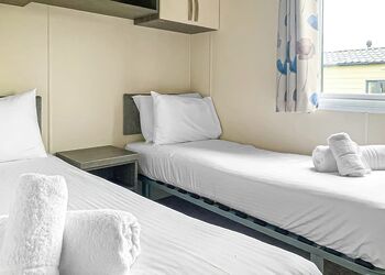 Comfort Holiday Home 4 Hot Tub - Praa Sands Holiday Park, Penzance