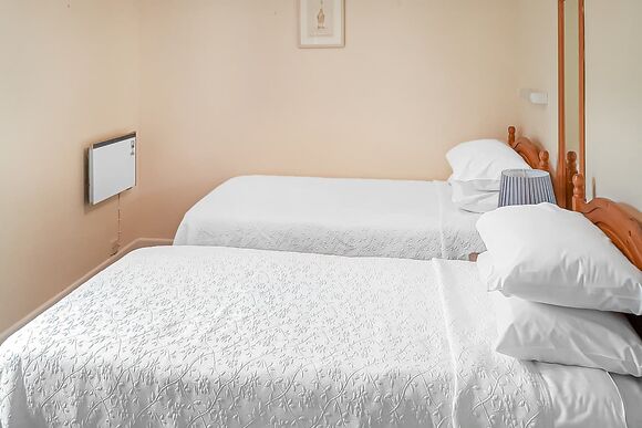 Typical PV 3 Bed Silver House 6 (Pet) 