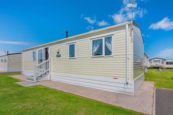Gold Caravan with decking, Gold Caravan with decking P - Regent Bay, Westgate, Morecambe