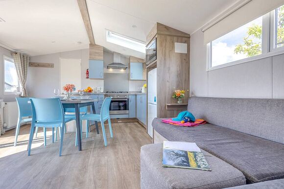 Gold Caravan with decking, Gold Caravan with decking P - Regent Bay, Westgate, Morecambe