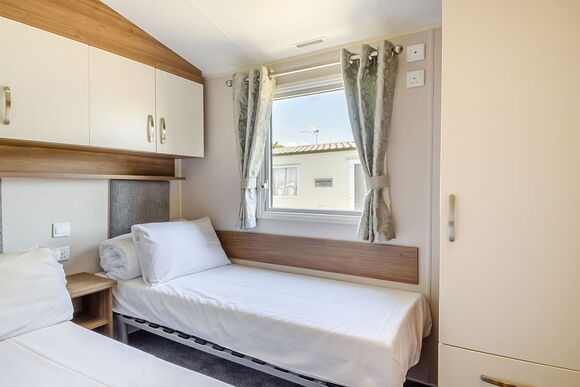 Silver Premium 3 Bedroom Caravan, Sleeps 8 - Regent Bay, Westgate, Morecambe
