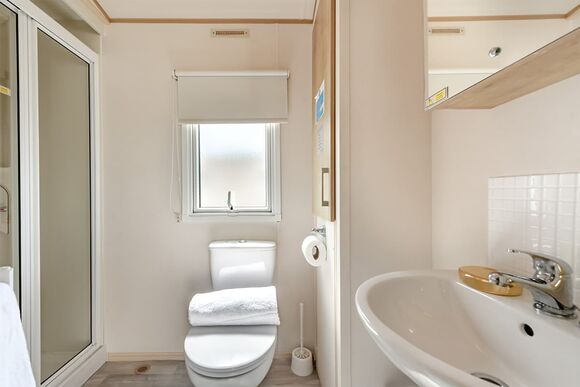 Bronze 3 Bedroom Caravan, Sleeps 8 - Romney Sands, New Romney