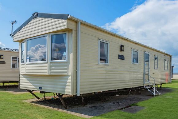 Bronze Caravan with parking - Romney Sands, New Romney