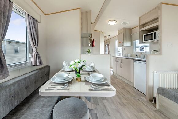 Bronze Caravan with parking - Romney Sands, New Romney